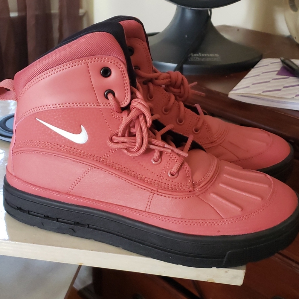 Nike Youth Woodside 2 all condition gear pink